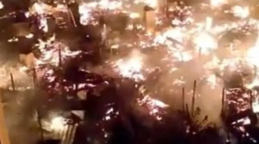 Imagem ilustrativa da imagem Incêndio deixa 250 famílias desabrigadas no Rio