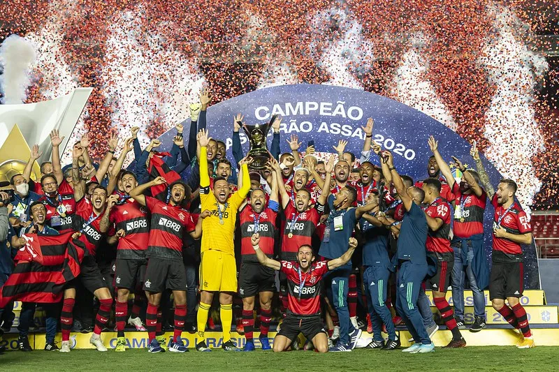Imagem ilustrativa da imagem Botafogo e Vasco precisam se inspirar no Flamengo