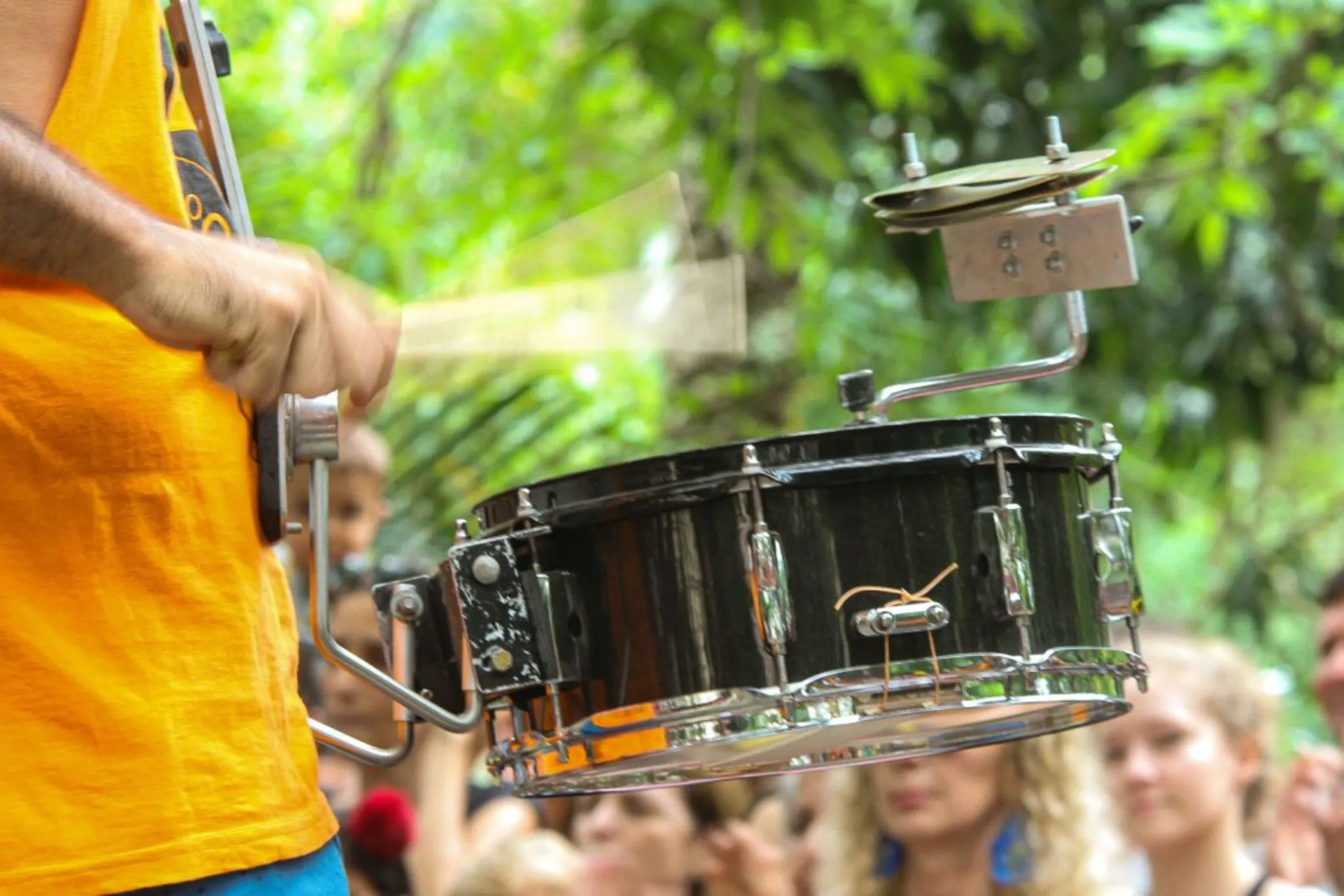 Imagem ilustrativa da imagem Carnaval no Rio: blocos de embalo pedem incentivo aos desfiles da Avenida Chile