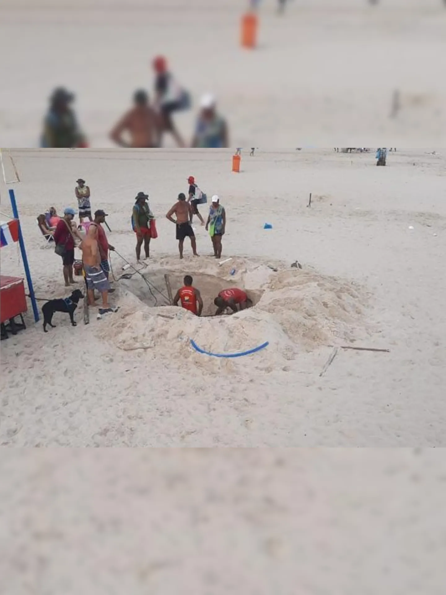 Imagem ilustrativa da imagem Soterrado após cavar poço na areia da Praia de Copacabana