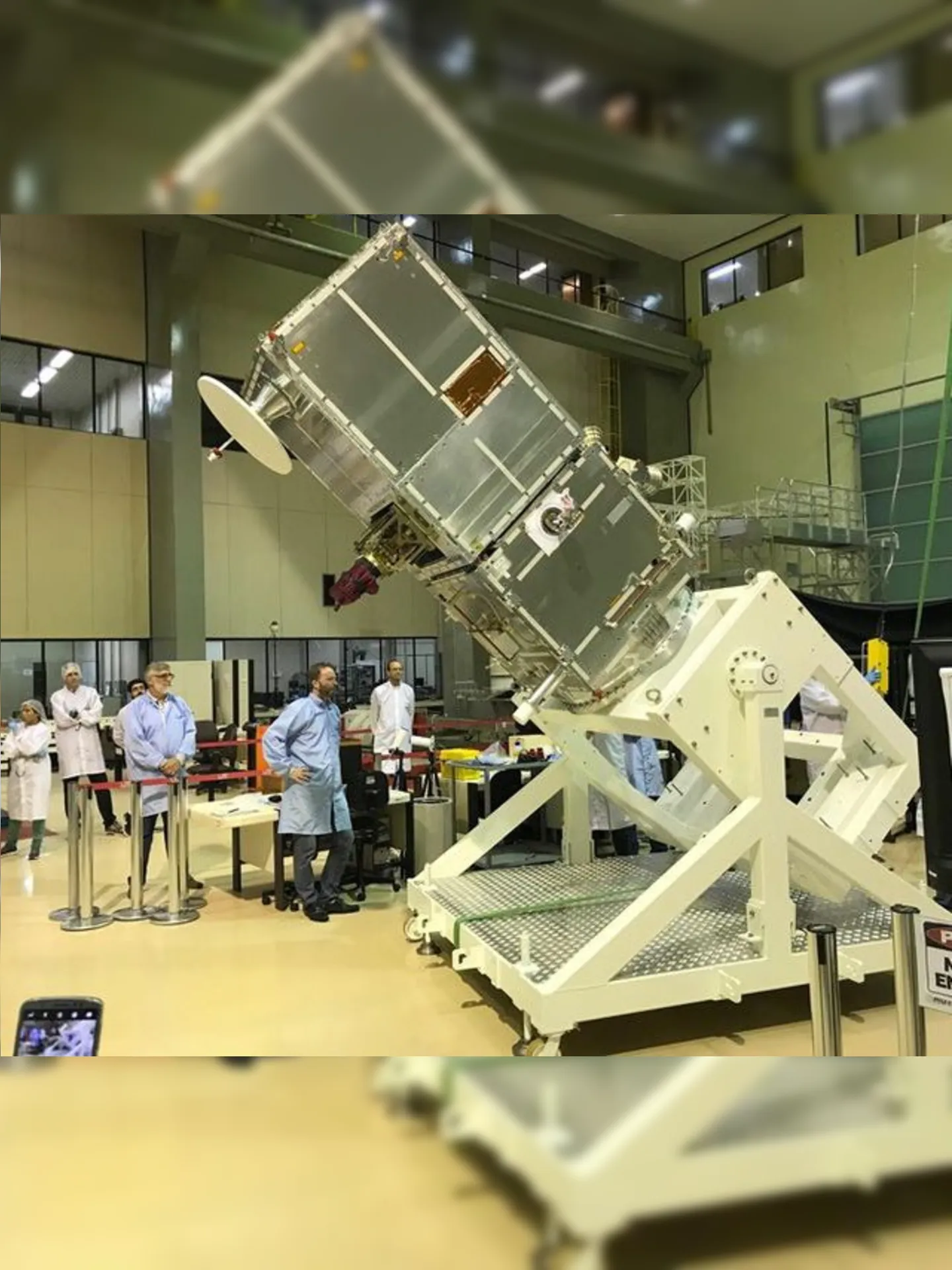 O Amazonia 1 é o primeiro satélite de Observação da Terra completamente projetado, integrado, testado e operado pelo Brasil.