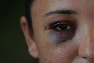 Imagem ilustrativa da imagem Gritaria e agressão entre policiais e um casal em São Gonçalo