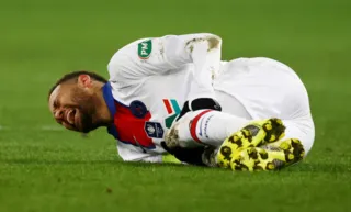 Imagem ilustrativa da imagem Em jogo do PSG, Neymar deixa o campo com dores e preocupa