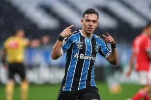 Imagem ilustrativa da imagem Grêmio e Porto confirmam transferência de Pepê por quantia milionária