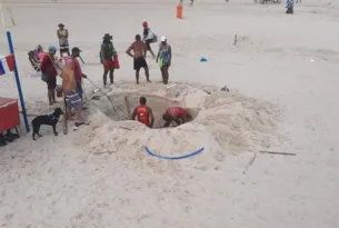 Imagem ilustrativa da imagem Soterrado após cavar poço na areia da Praia de Copacabana