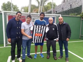 Imagem ilustrativa da imagem Loco Abreu disputará estadual e chega a 30º clube na carreira