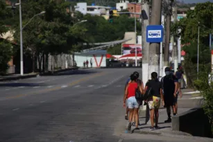 Imagem ilustrativa da imagem Luto e restrição de ônibus após morte de criança em Niterói