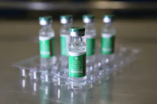 Imagem ilustrativa da imagem Covid-19: Fiocruz entrega 5 milhões de doses da vacina nesta sexta
