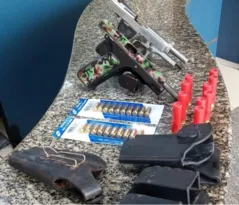 Imagem ilustrativa da imagem Preso com armas dentro de casa em Rio Bonito