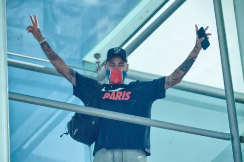 Imagem ilustrativa da imagem Fica ou sai? Neymar se pronuncia sobre futuro no PSG