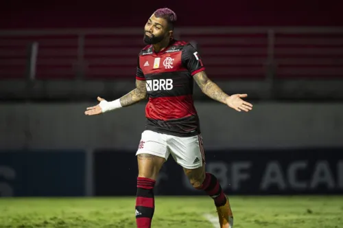 Imagem ilustrativa da imagem Gabigol iguala recorde de Romário pelo Flamengo