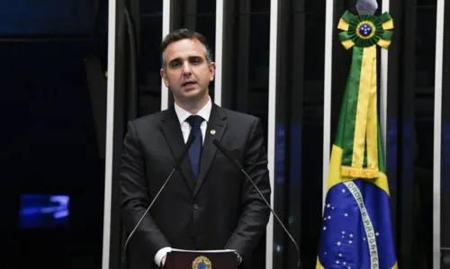 Plenário do Senado durante reunião preparatória destinada à eleição do presidente do Senado Federal para o segundo biênio da 56º Legislatura.

A eleição ocorre de forma presencial, seguindo as medidas de segurança contra a covid-19, e obedecendo o Regimento Interno da Casa, que prevê a votação por meio de cédulas em papel inseridas em envelope.

Em discurso, à tribuna, candidato à presidência, senador Rodrigo Pacheco (DEM-MG).

Foto: Jefferson Rudy/Agência Senado