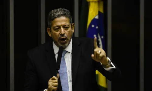 O deputado Arthur Lira discursa durante sessão para eleição dos membros da mesa diretora da Câmara dos Deputados.