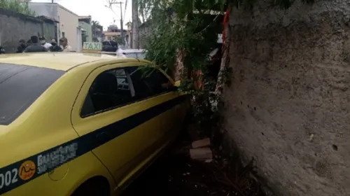 Imagem ilustrativa da imagem Fim da viagem: passageiro é atropelado após assaltar taxista em Niterói