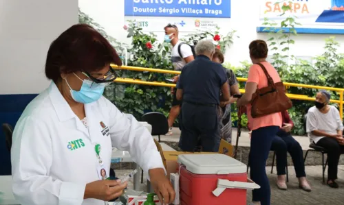 São Paulo - Início da vacinação contra covid-19 em pessoas acima de 90 anos na UBS Santo Amaro.