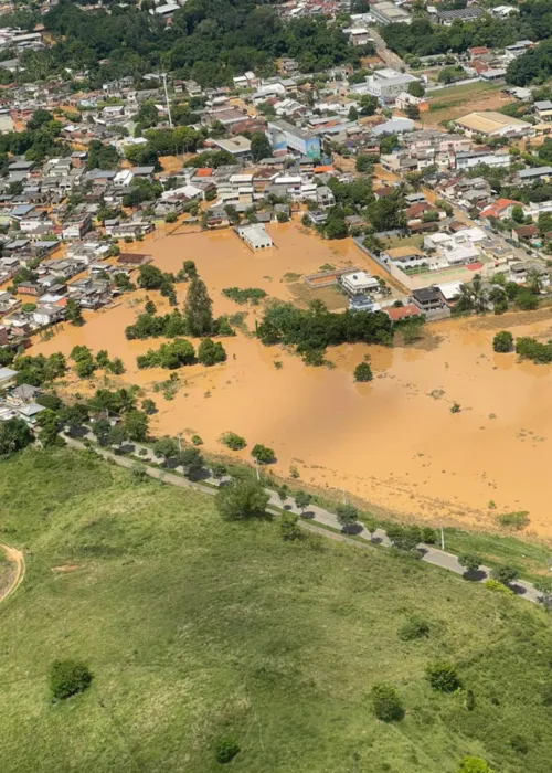 Imagem ilustrativa da imagem Noroeste Fluminense recebe ajuda humanitária da Defesa Civil