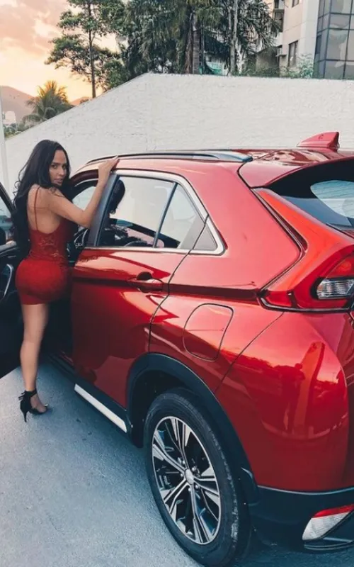Imagem ilustrativa da imagem Cantora Perlla sofre acidente de carro no Rio