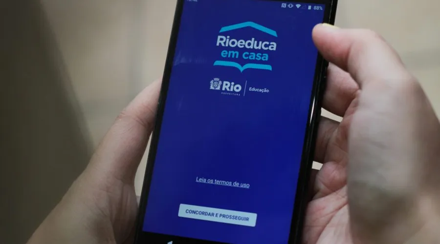 Imagem ilustrativa da imagem Rio lança aplicativo de ensino para alunos da rede municipal