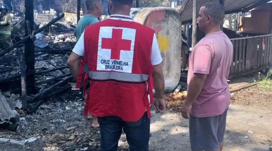 Imagem ilustrativa da imagem Cruz Vermelha arrecada doações para pescadores vítimas de incêndio