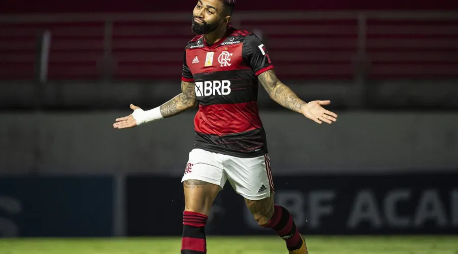 Imagem ilustrativa da imagem Gabigol iguala recorde de Romário pelo Flamengo