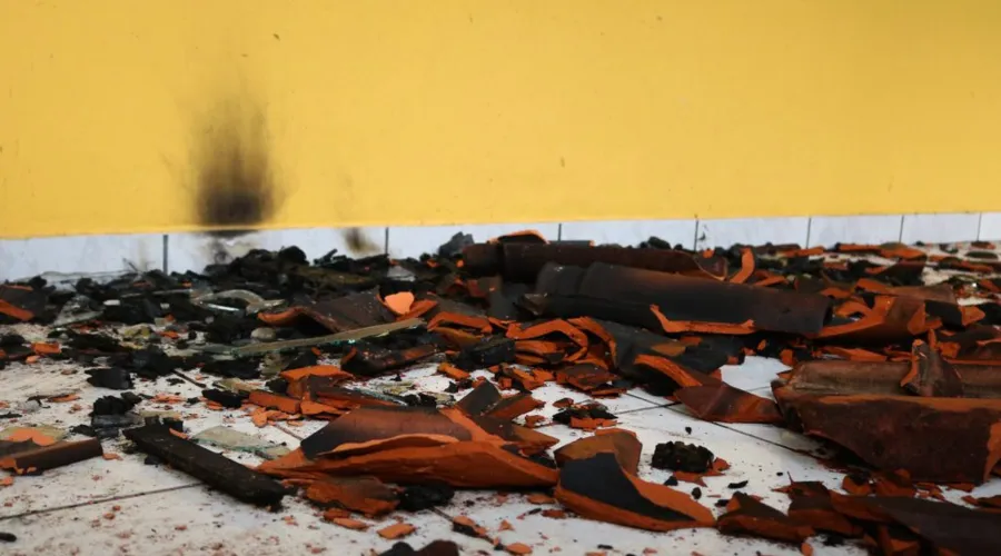 Imagem ilustrativa da imagem Criminosos furtam e incendeiam casas em Maricá