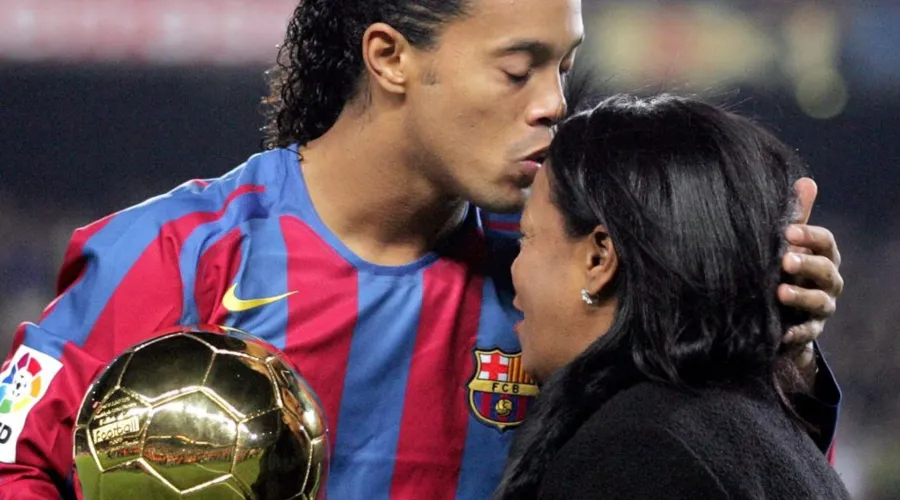 Imagem ilustrativa da imagem Mãe de Ronaldinho Gaúcho morre vítima da Covid-19