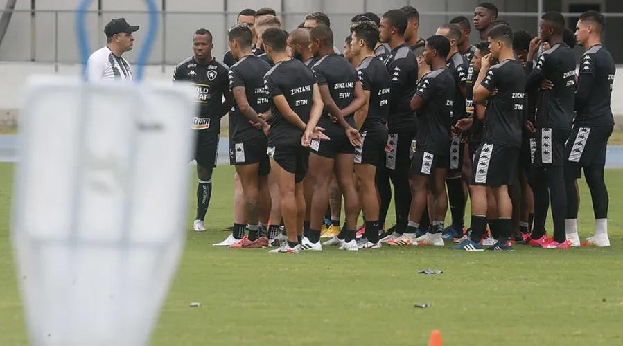 Imagem ilustrativa da imagem Botafogo tem teste difícil contra o líder da Série B