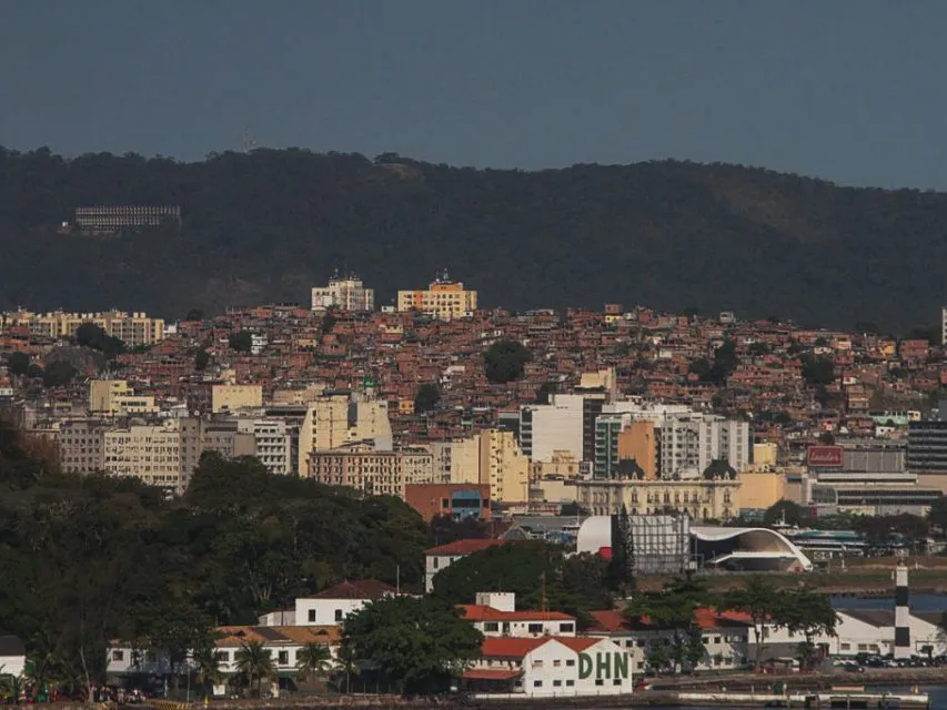 Imagem ilustrativa da imagem Tiros e tensão no Morro do Estado, em Niterói