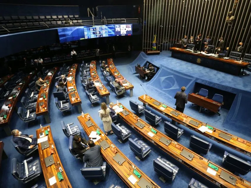 Plenário do Senado Federal durante sessão deliberativa ordinária semipresencial.