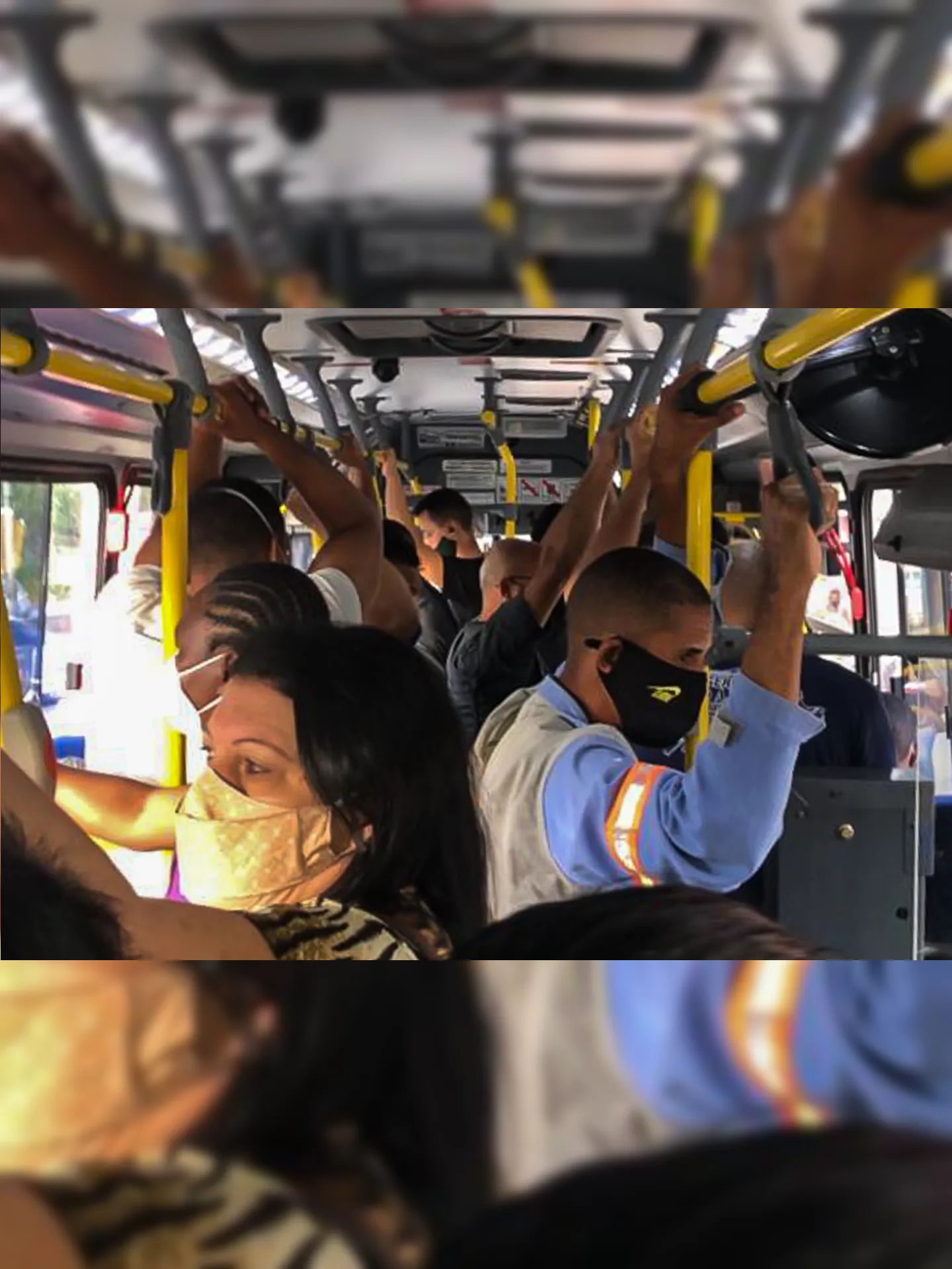 Imagem ilustrativa da imagem Ônibus lotados no primeiro dia de novas restrições em Niterói e SG