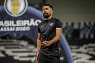 Imagem ilustrativa da imagem Com homenagens e lágrimas, ídolo do Ceará confirma ida ao Botafogo