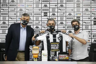 Imagem ilustrativa da imagem Botafogo divulga nota oficial após críticas da torcida