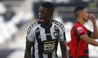 Imagem ilustrativa da imagem Botafogo recusa proposta por Babi e estipula valor mínimo