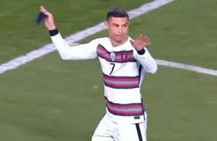 Imagem ilustrativa da imagem Cristiano Ronaldo se revolta e abandona jogo antes do fim