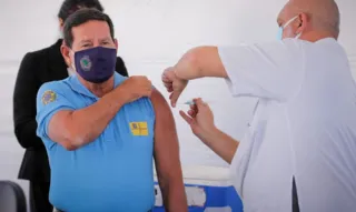 Imagem ilustrativa da imagem Vice-presidente Mourão é vacinado contra Covid-19