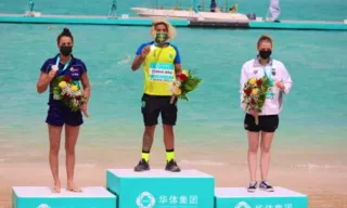 Imagem ilustrativa da imagem Ouro para o Brasil: nadadora vence etapa de Doha do Circuito Mundial