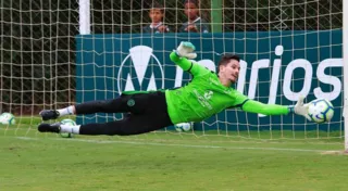 Imagem ilustrativa da imagem Vasco tem interesse em goleiro do Goiás