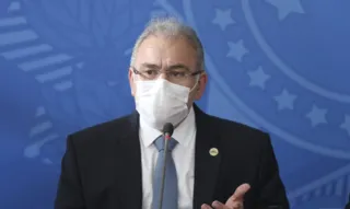 Imagem ilustrativa da imagem Ministro da Saúde testa positivo e segue nos Estados Unidos