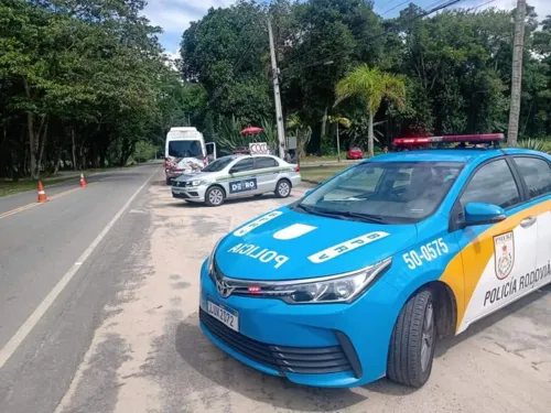 Imagem ilustrativa da imagem Detro e PM fiscalizam 267 veículos em barreiras sanitárias no estado