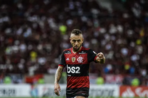 Imagem ilustrativa da imagem Grêmio atravessa Flamengo e pode anunciar lateral