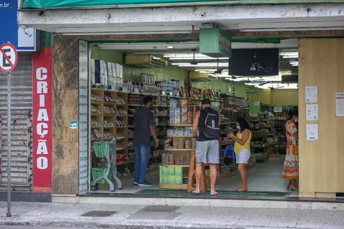 Imagem ilustrativa da imagem Comércio de Niterói desrespeita novas restrições