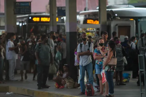 Imagem ilustrativa da imagem Rodoviários cobram medidas contra aglomerações nos ônibus