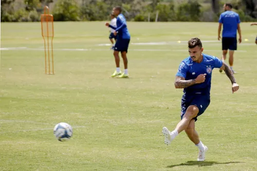 Imagem ilustrativa da imagem Vasco anuncia contratação de lateral ex-Inter e Bahia