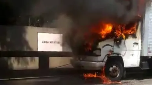 Imagem ilustrativa da imagem Incêndio em caminhão deixa trânsito lento na Ponte Rio-Niterói