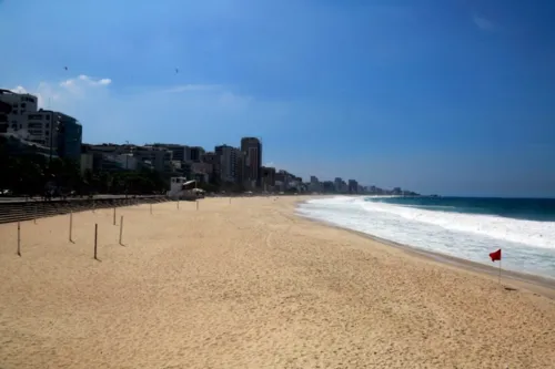 Imagem ilustrativa da imagem Praias do Rio vazias em primeiro dia de restrições