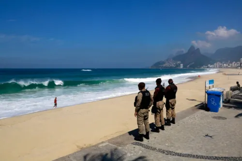 Imagem ilustrativa da imagem Fiscalização no Rio tem praias desertas e festa fechada na Zona Sul