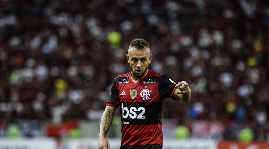 Imagem ilustrativa da imagem Grêmio atravessa Flamengo e pode anunciar lateral