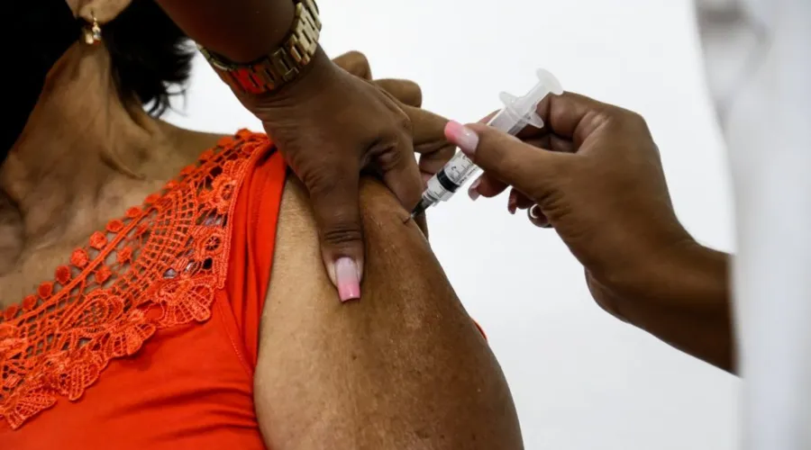 Imagem ilustrativa da imagem Itaboraí vacina idosos de 76 anos na próxima semana