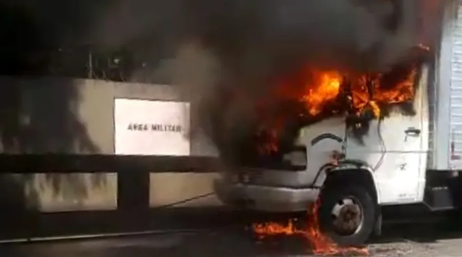 Imagem ilustrativa da imagem Incêndio em caminhão deixa trânsito lento na Ponte Rio-Niterói