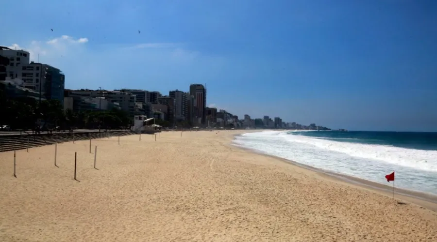 Imagem ilustrativa da imagem Praias do Rio vazias em primeiro dia de restrições